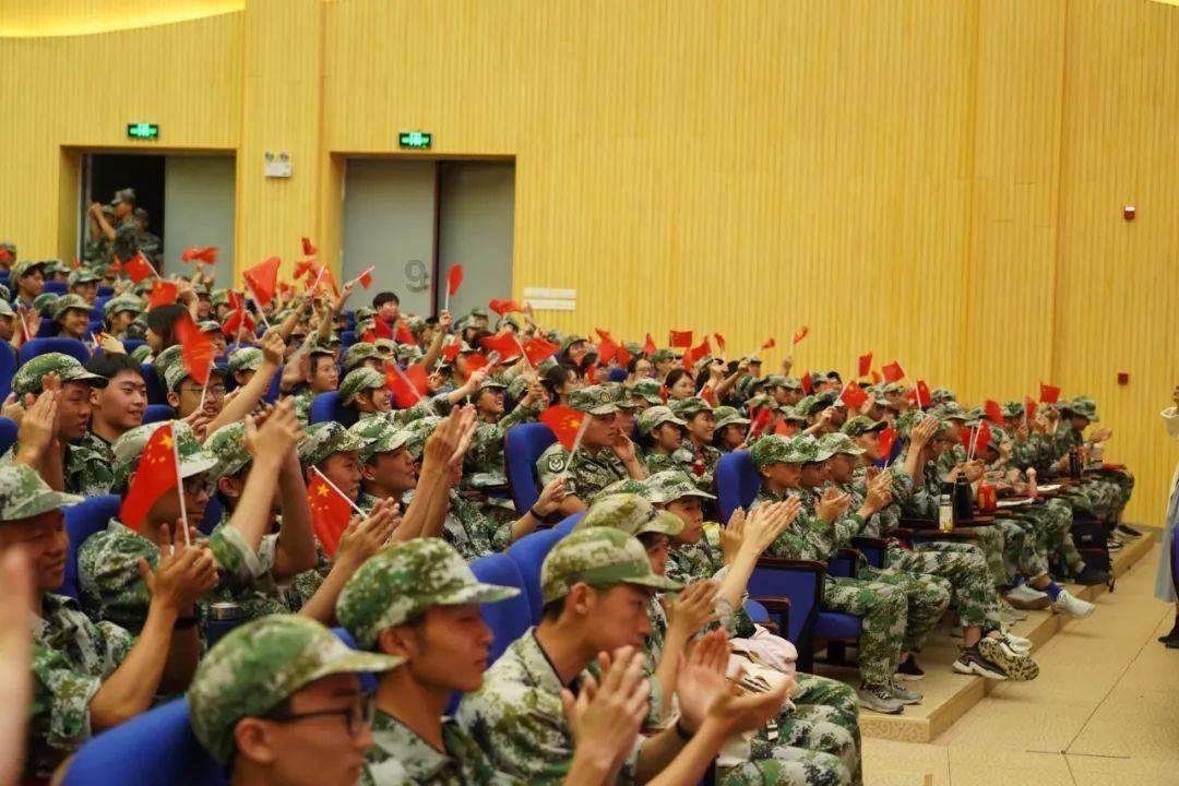 逃离沙漠小镇